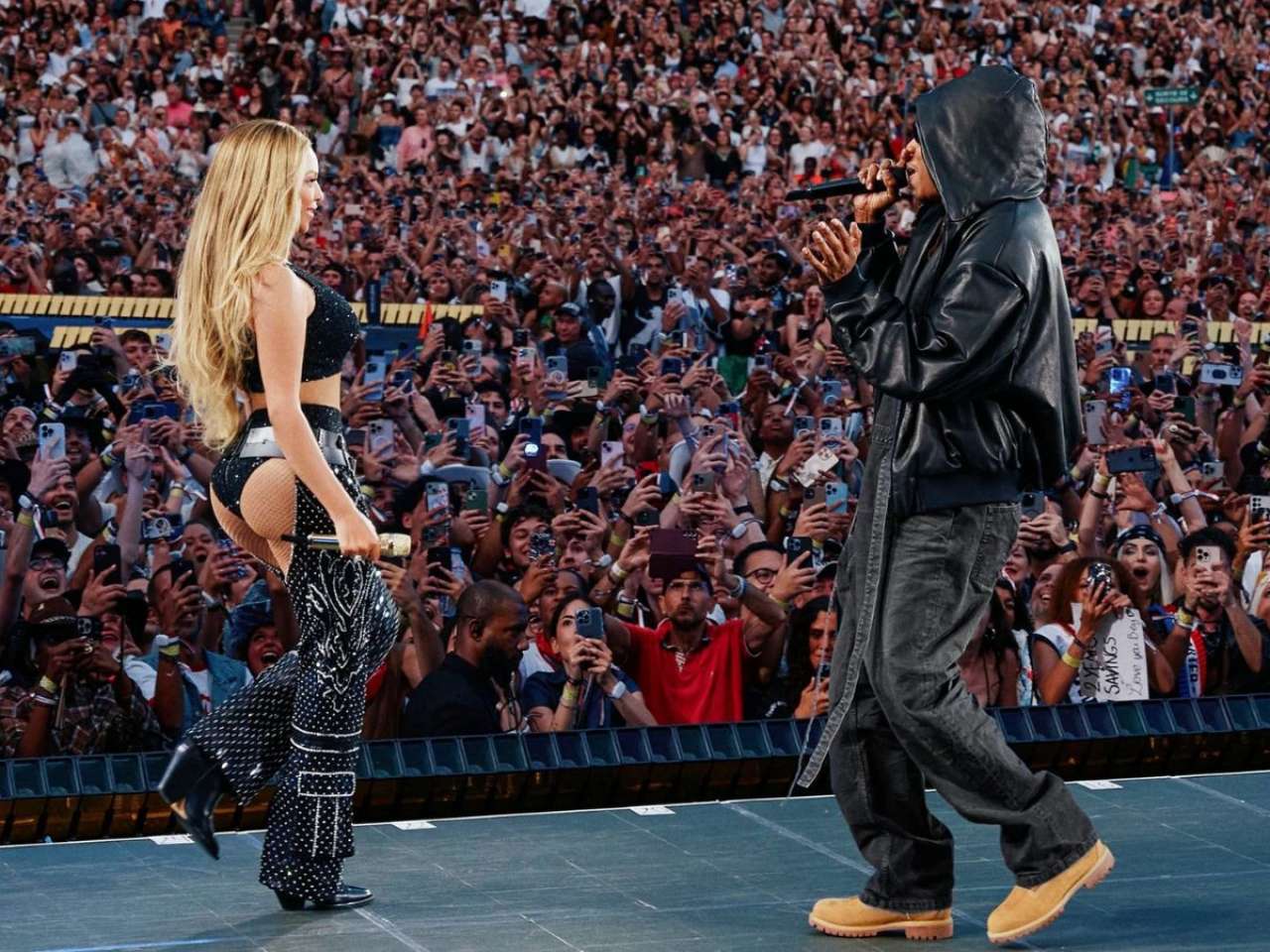 Beyoncé’s bodysuit features 10,000 Swarovski crystals