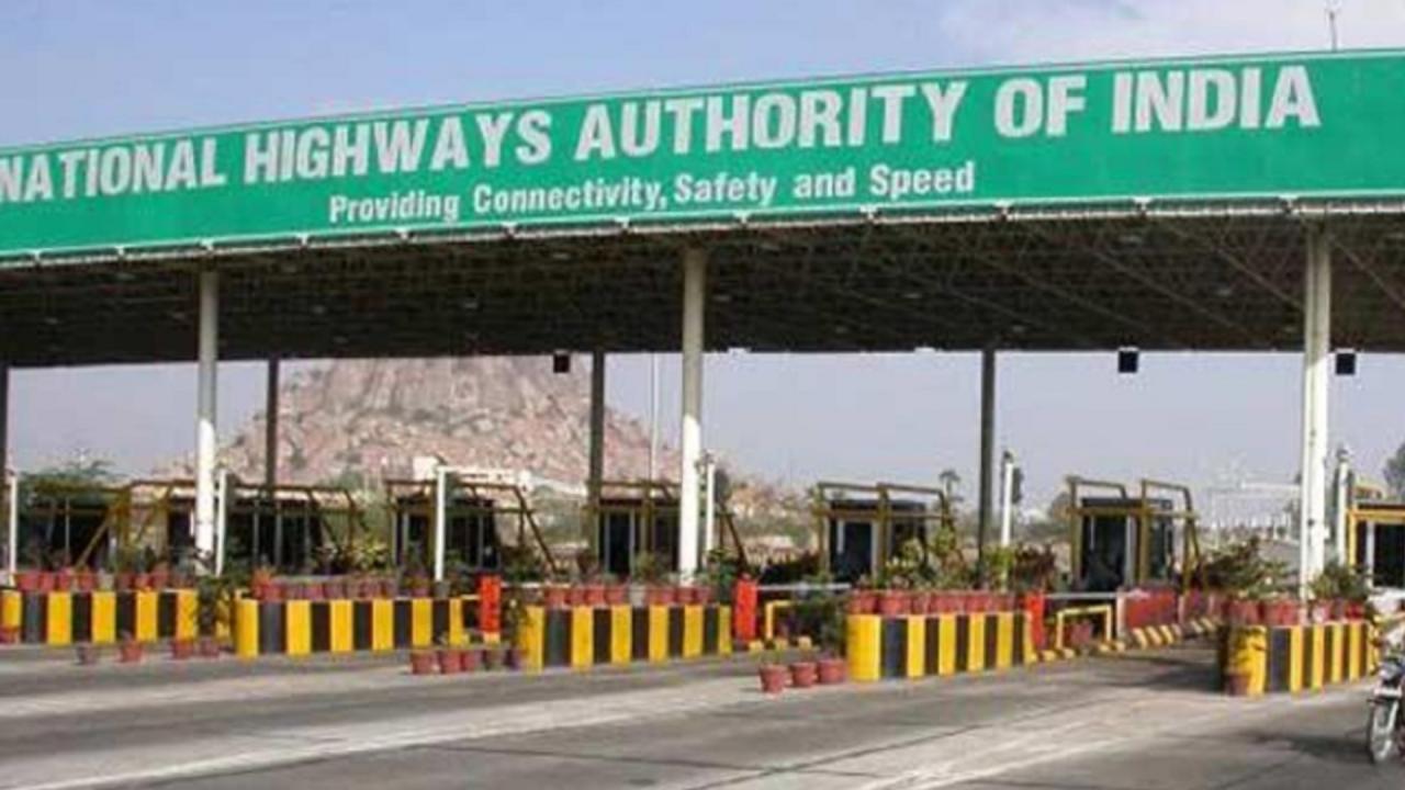 देश में 1057 जगह फोर व्हीलर्स से टोल वसूलता है NHAI