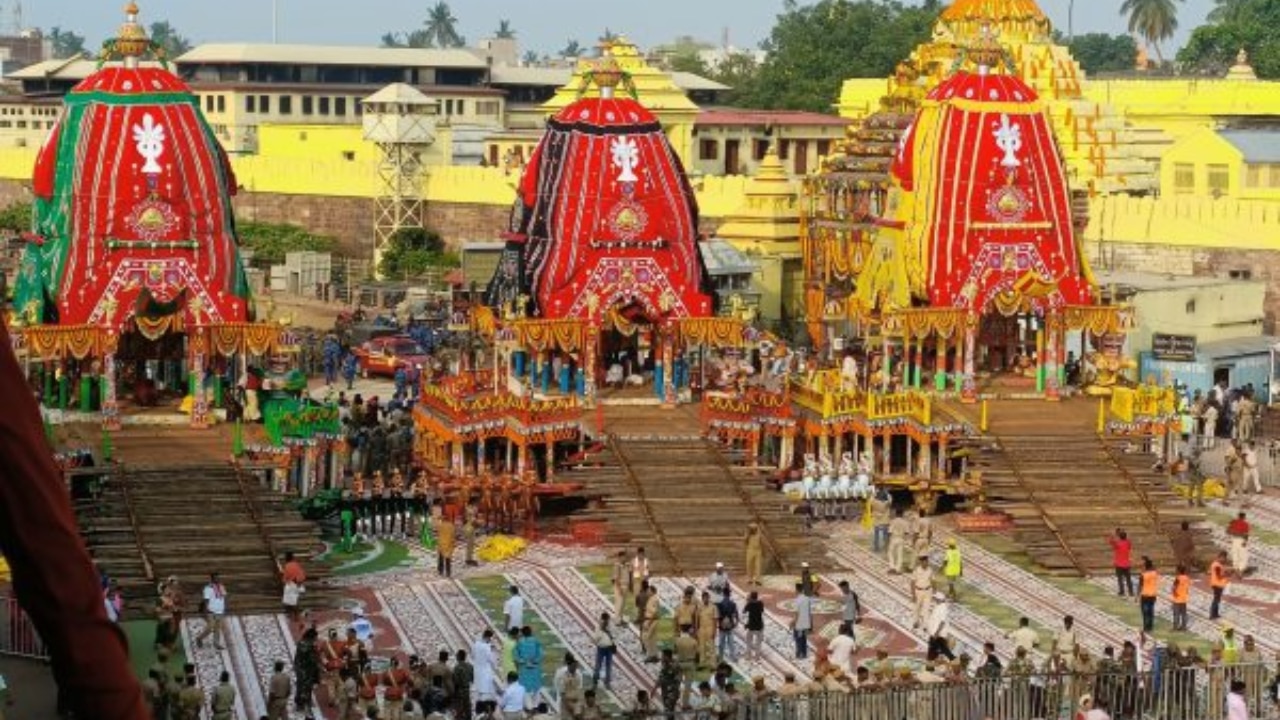 Does devotee feel strong connection?