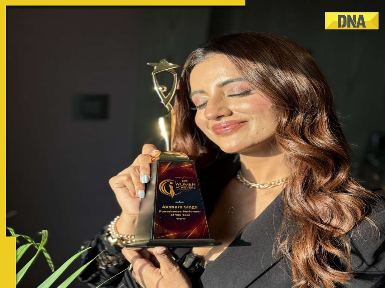Akshara Singh wins Powerhouse Performer of the Year at DNA Women Achievers Awards 2025