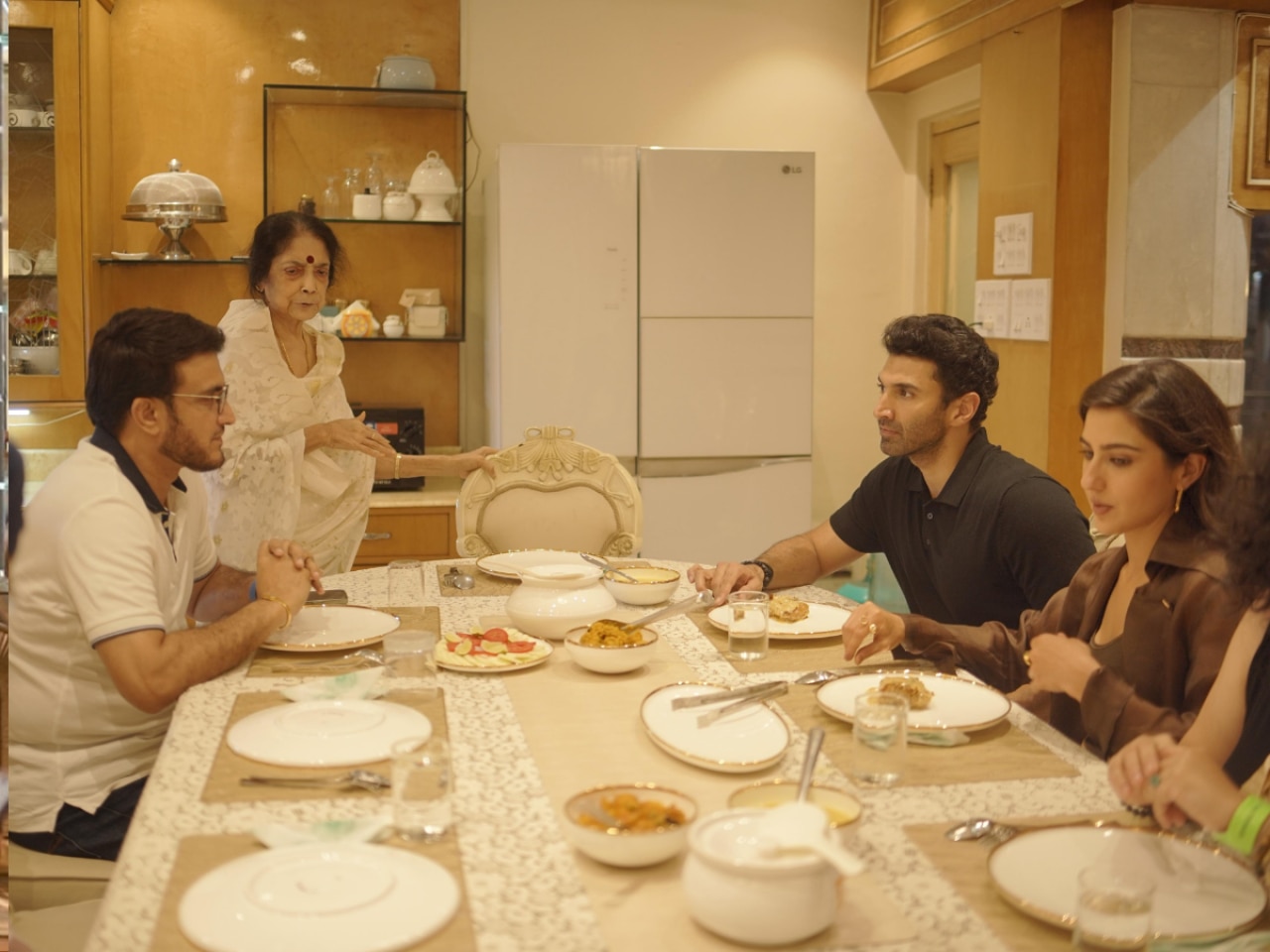 Sara Ali Khan and Aditya Roy Kapur enjoy dinner at Sourav Ganguly's home