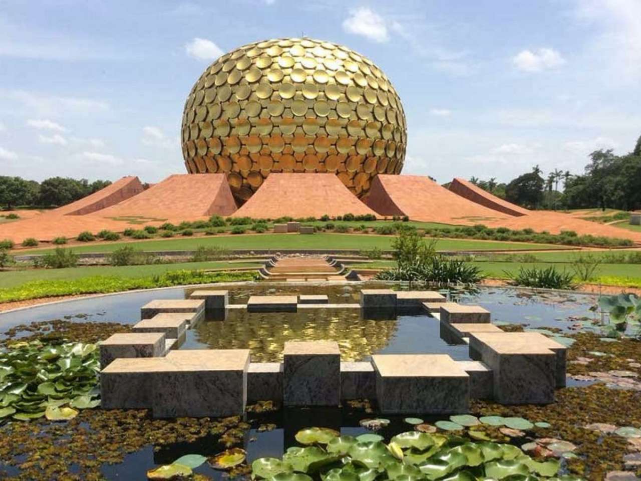 Matrimandir, Auroville (Tamil Nadu)