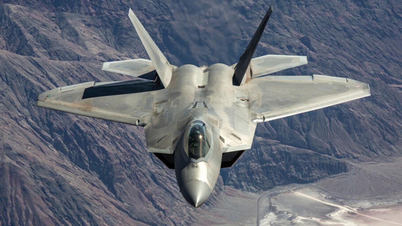 अमेरिकी Lockheed Martin F-22 Raptor है गजब का जेट