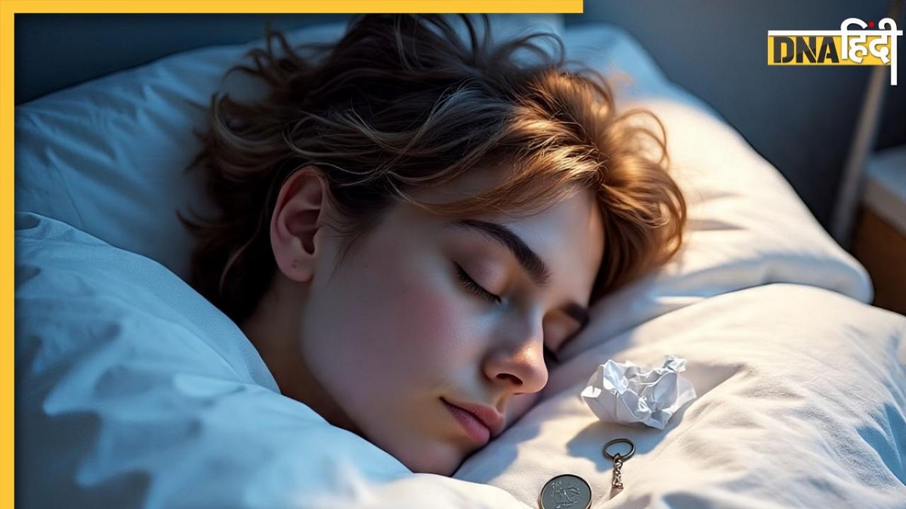तकिये के नीचे गलती से भी न रखें ये चीजें, नींद उड़ने के साथ ही सो जाएगा भाग्य