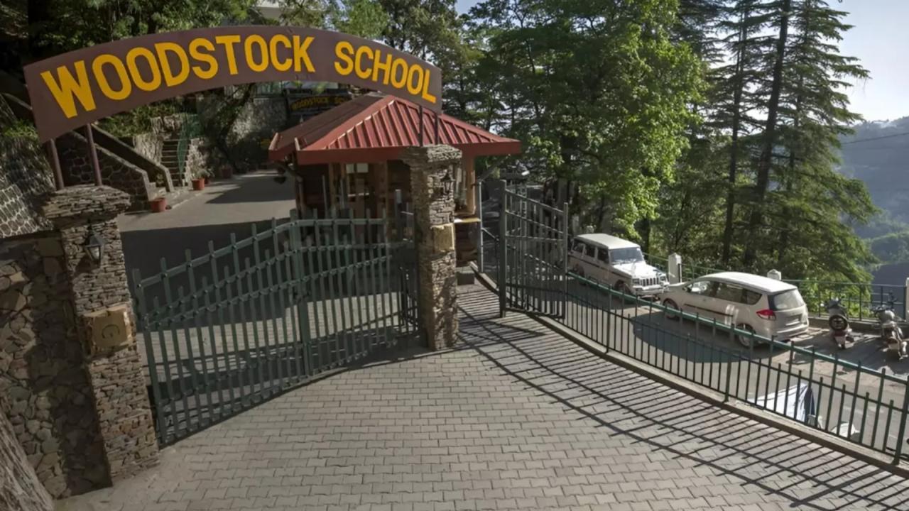 इस स्कूल से दिखते हैं टिहरी पहाड़ियों के खूबसूरत नजारे