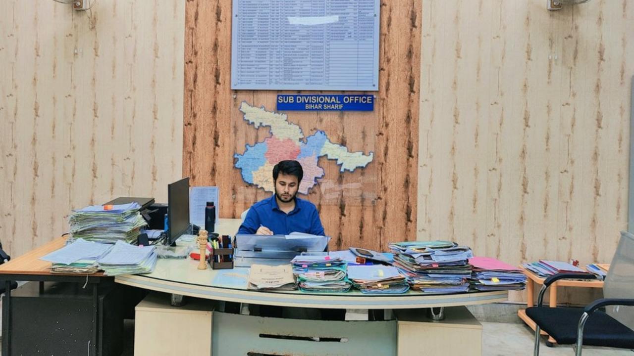 गया में म्युनिसिपल कमिश्नर के पद पर हैं कार्यरत