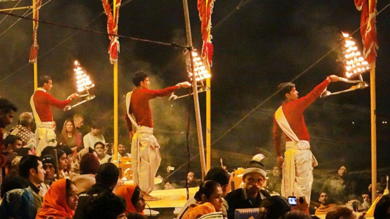 त्रिवेणी गंगा घाट आरती