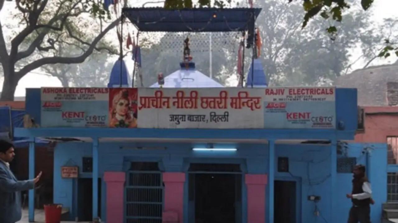 नीली छतरी मंदिर, जमुना बाजार