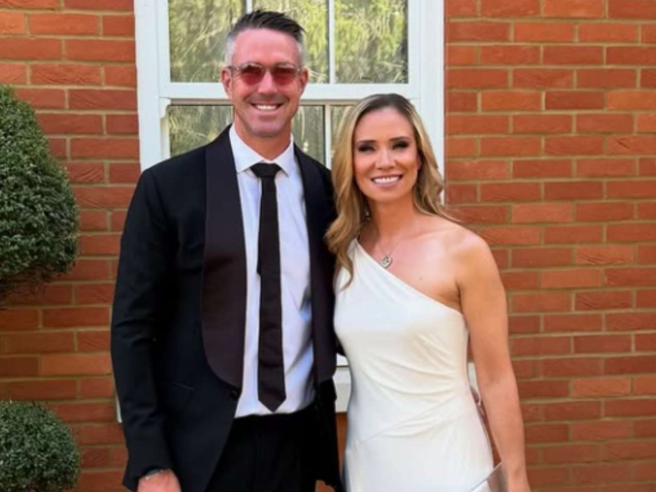 Kevin Pietersen attends Yuvraj Singh's event with wife Jessica Taylor