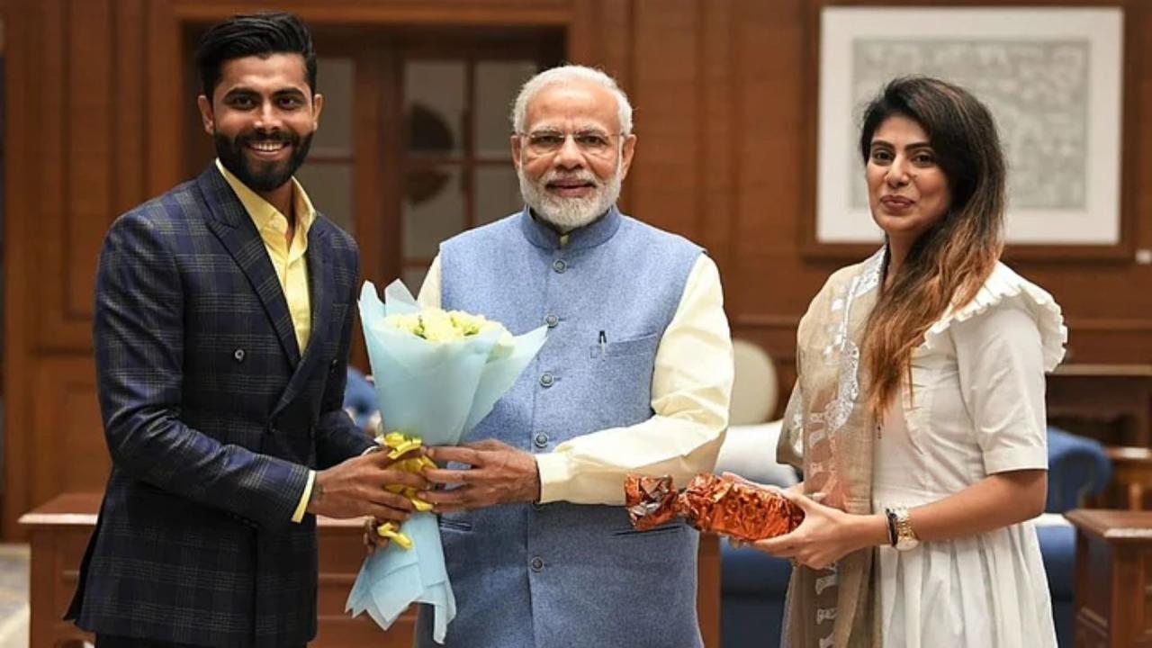 रवींद्र जडेजा की वाइफ और बहन आई थीं आमने-सामने?