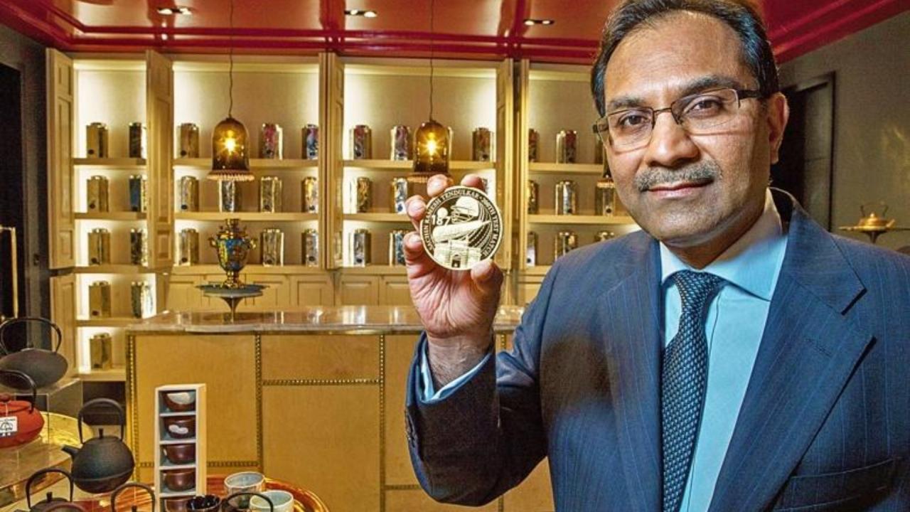 गुजराती जैन परिवार में पैदा हुए संजीव मेहता