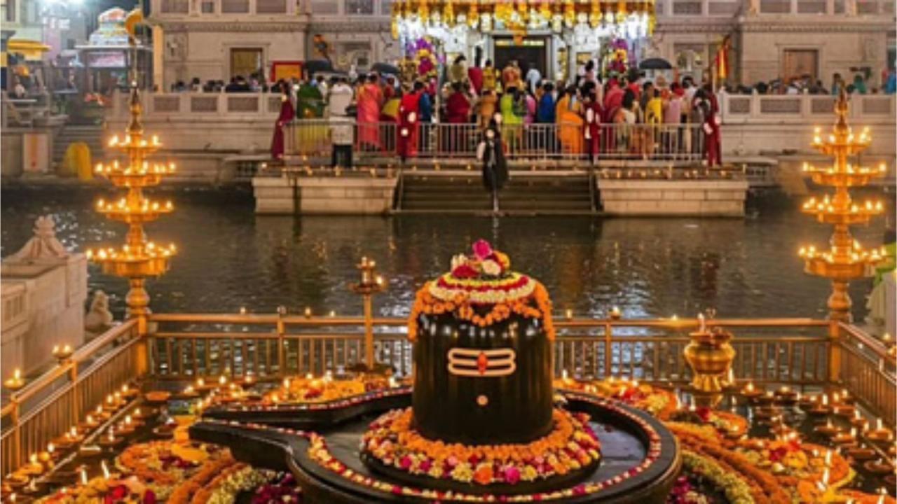 नाग पंचमी पर चढ़ाएं शहद 