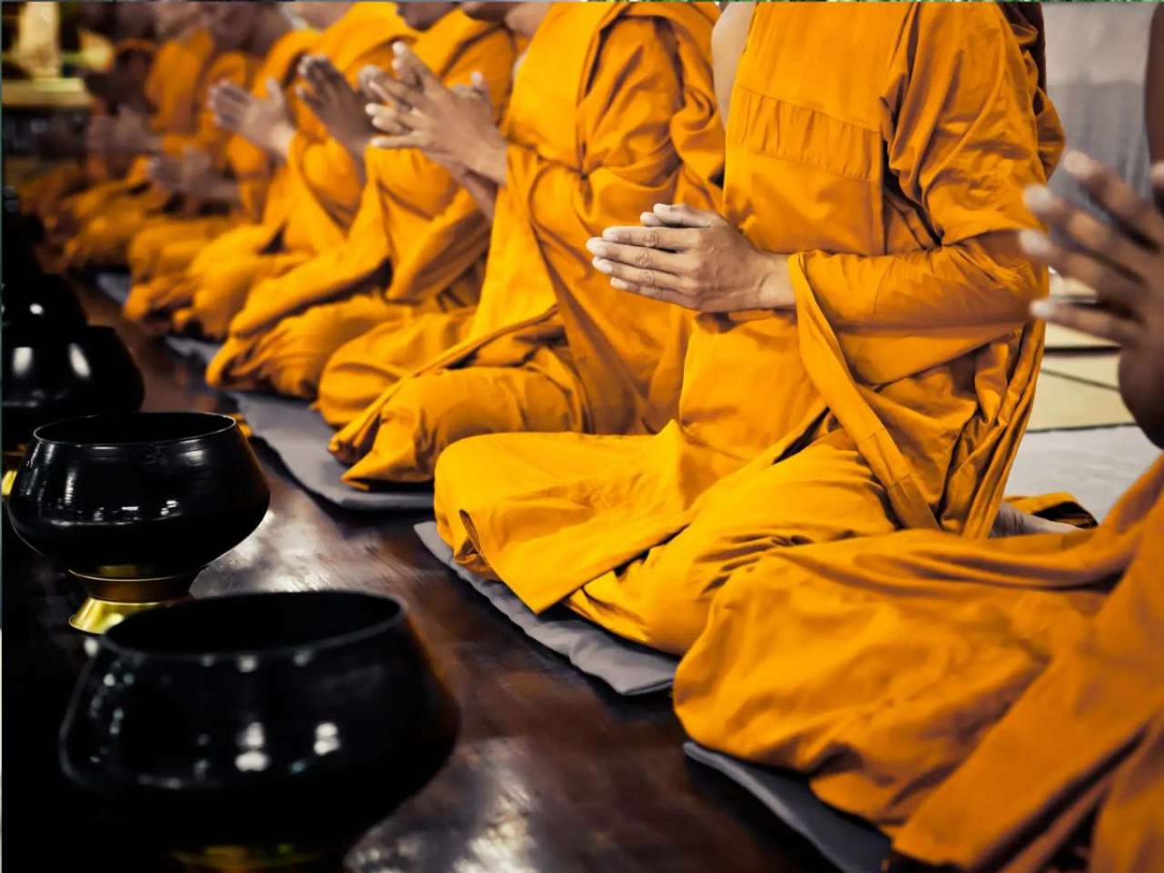 How dd Wilawan approach monks?