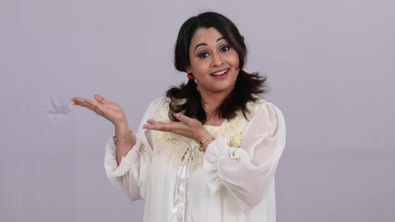 सोशल मीडिया पर एक्टिव रहती हैं सोनालिका