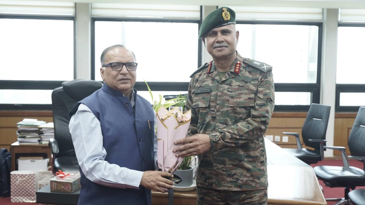  स्वीडिश रॉयल सोसाइटी ऑफ साइंसेज के निर्वाचित सदस्य हैं प्रोफेसर
