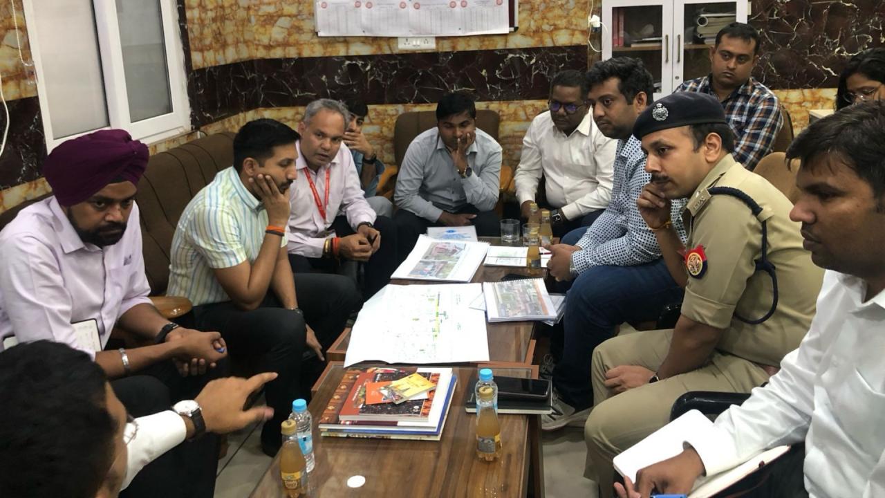आईएएस बनने से पहले बैंकिंग सेवा से जुड़े थे सिंह