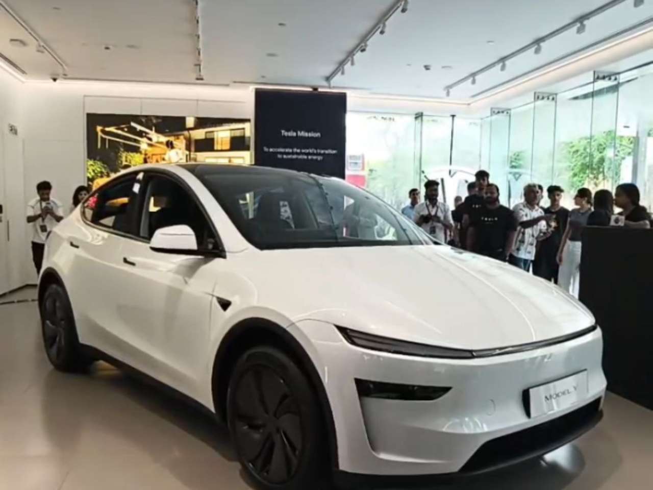 Tesla’s slow rollout banks