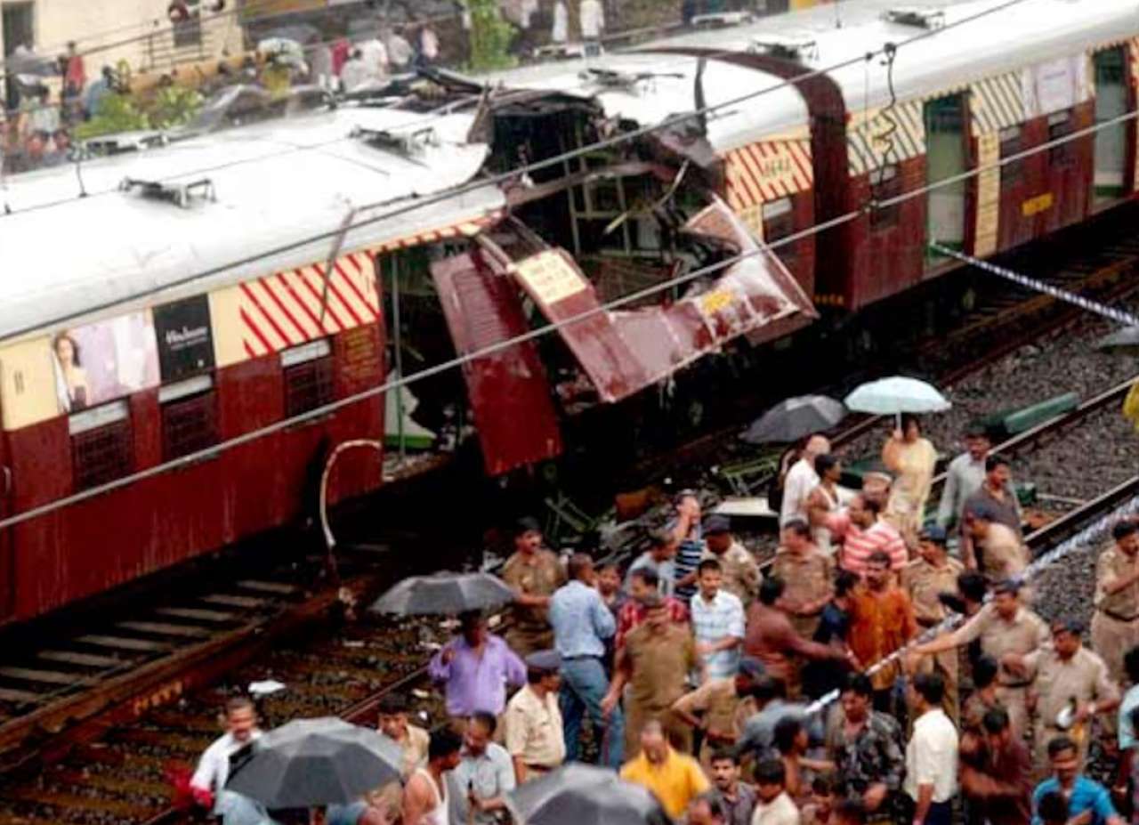2006 Mumbai train blasts: Bombay HC acquits all 12 accused, bench says prosecution 'utterly failed to prove the case'