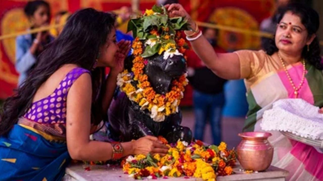 इस कान में बताएं अपनी इच्छा