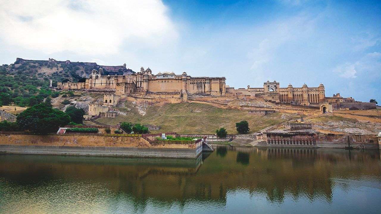 Jaipur (280 km from Noida)