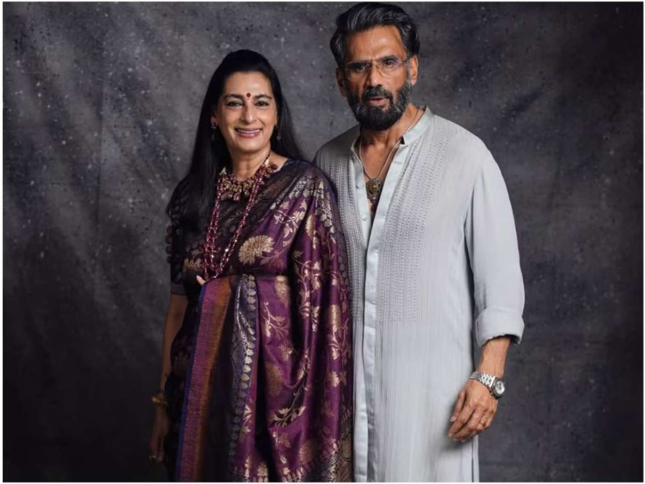 How much is Mana Shetty's net worth?