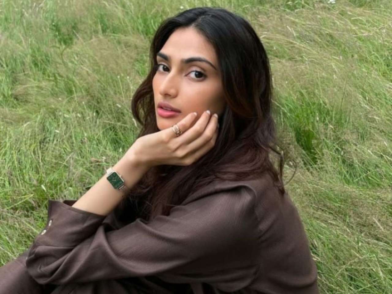How much is Athiya Shetty's net worth?