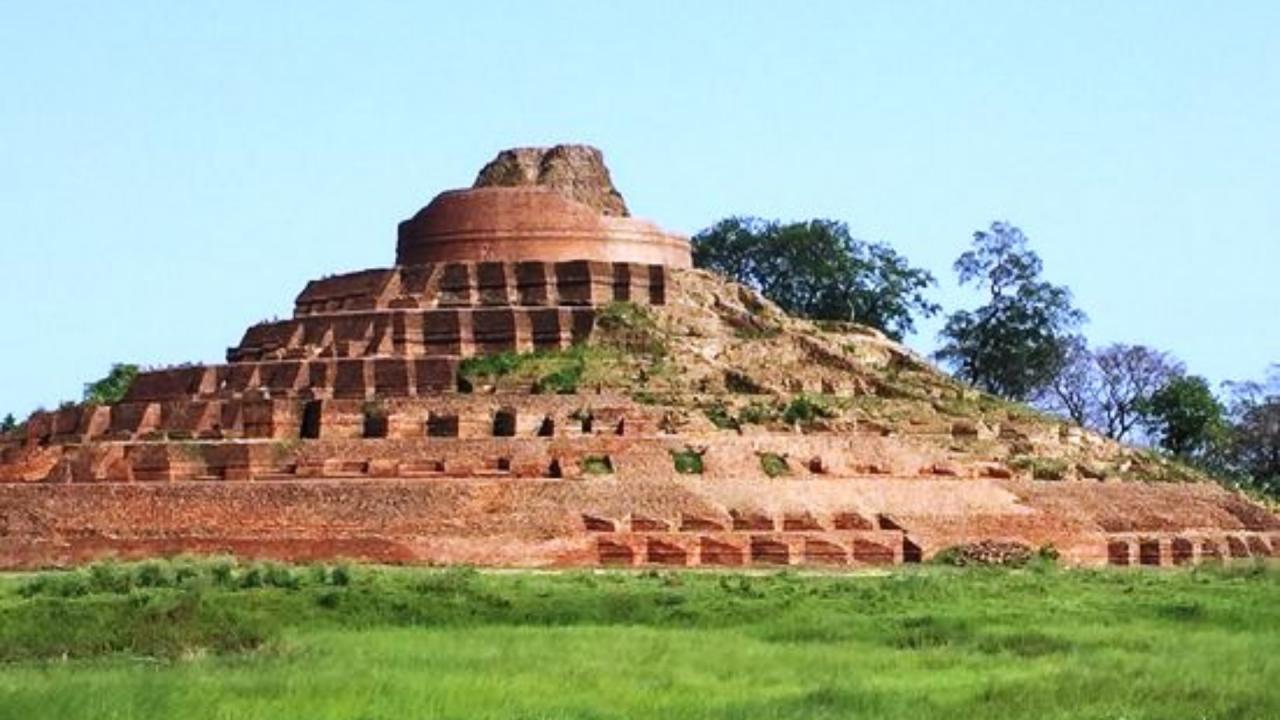 बोरोबुदुर स्तूप से भी एक फीट ऊंचा है यह स्तूप