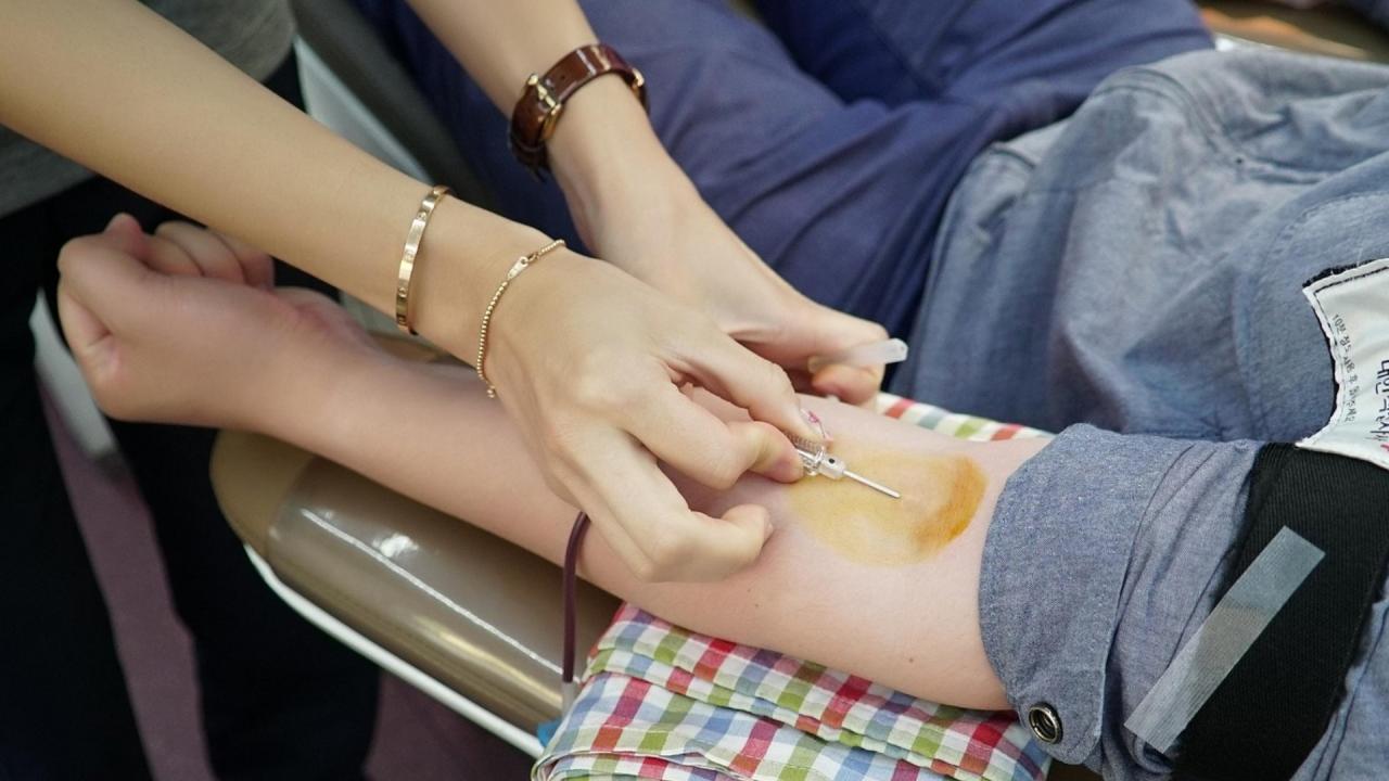 सिर्फ खुद के खून से ही बच सकती है जान
