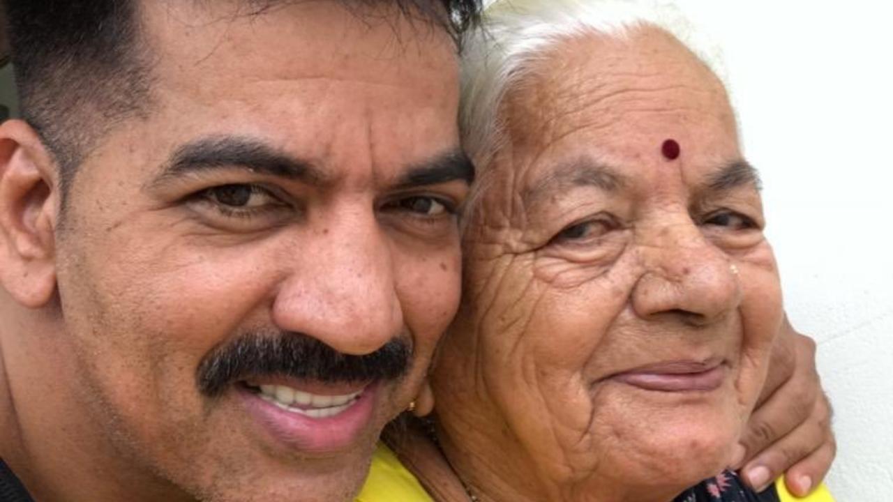 होटल में वेटर की जॉब की