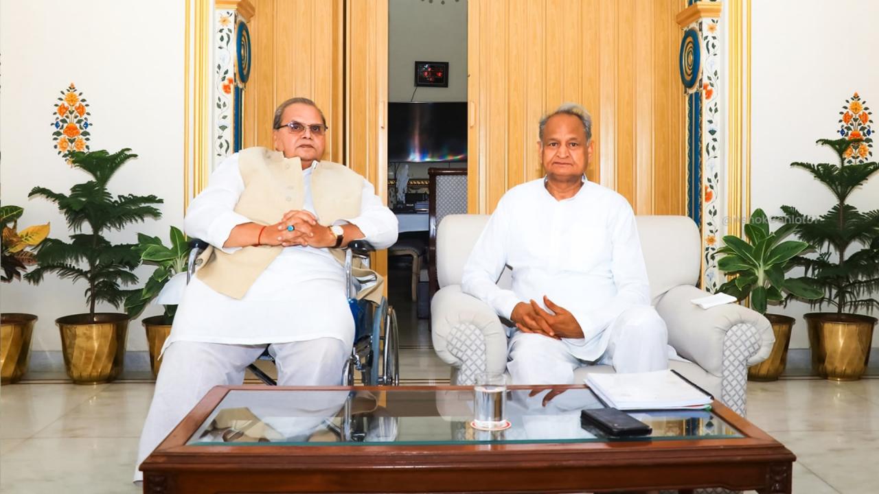 कई राजनीतिक दलों में रहे हैं मलिक