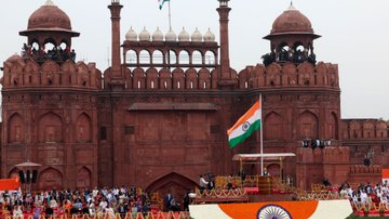 दिल्ली का लाल किला इस उत्सव का मुख्य आकर्षण केंद्र होगा
