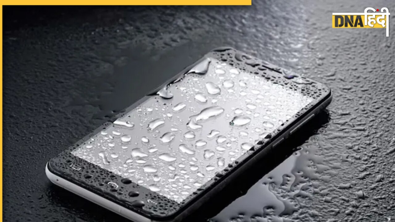 Smartphone Tips: ऑफिस से घर जाते वक्त बारिश में भीग गया है स्मार्टफोन? तुरंत करें ये 3 काम, नहीं होगा हजारों का नुकसान