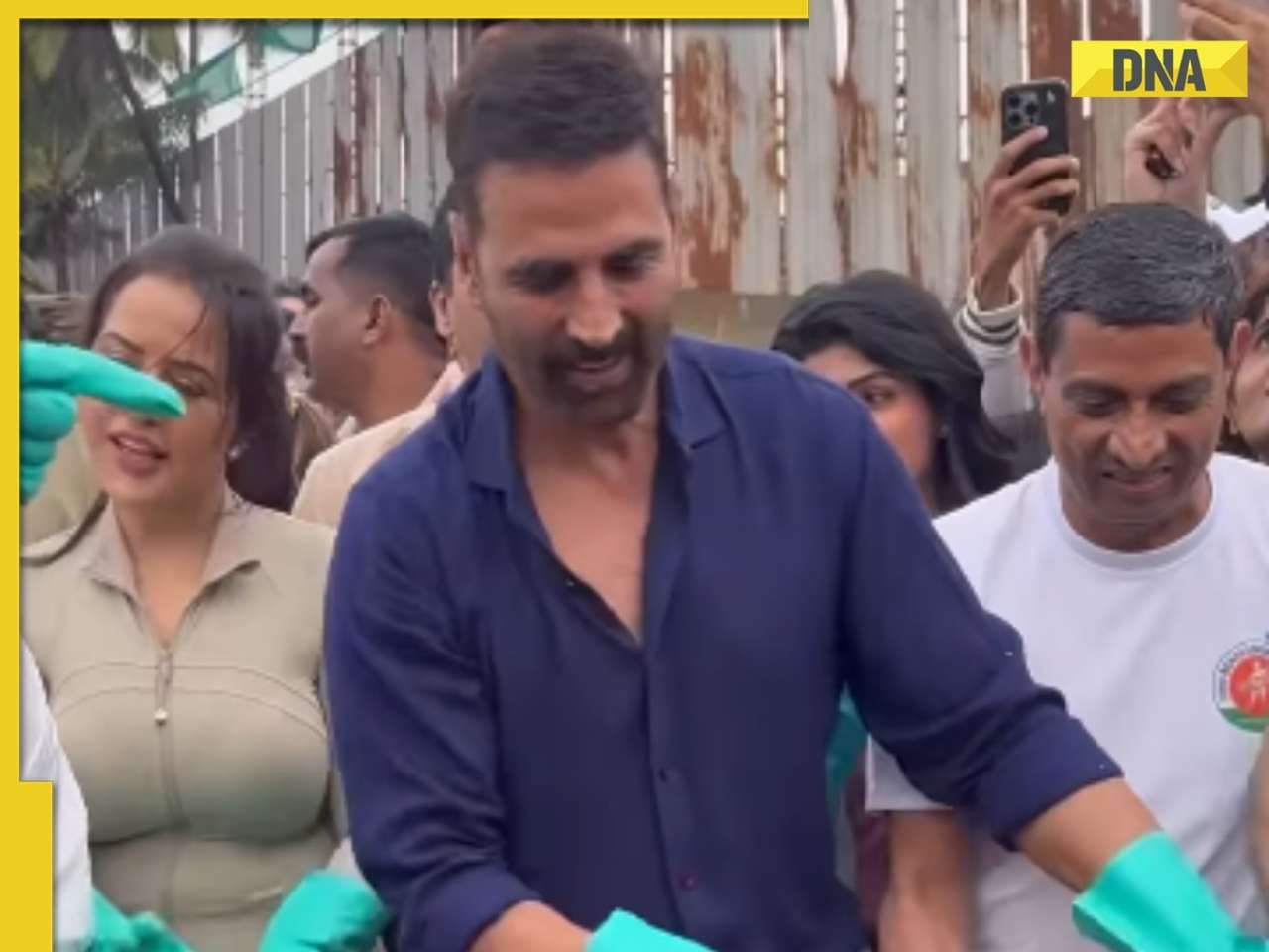 Viral video: Akshay Kumar cleans up Mumbai’s Juhu beach a day after Ganpati Visarjan