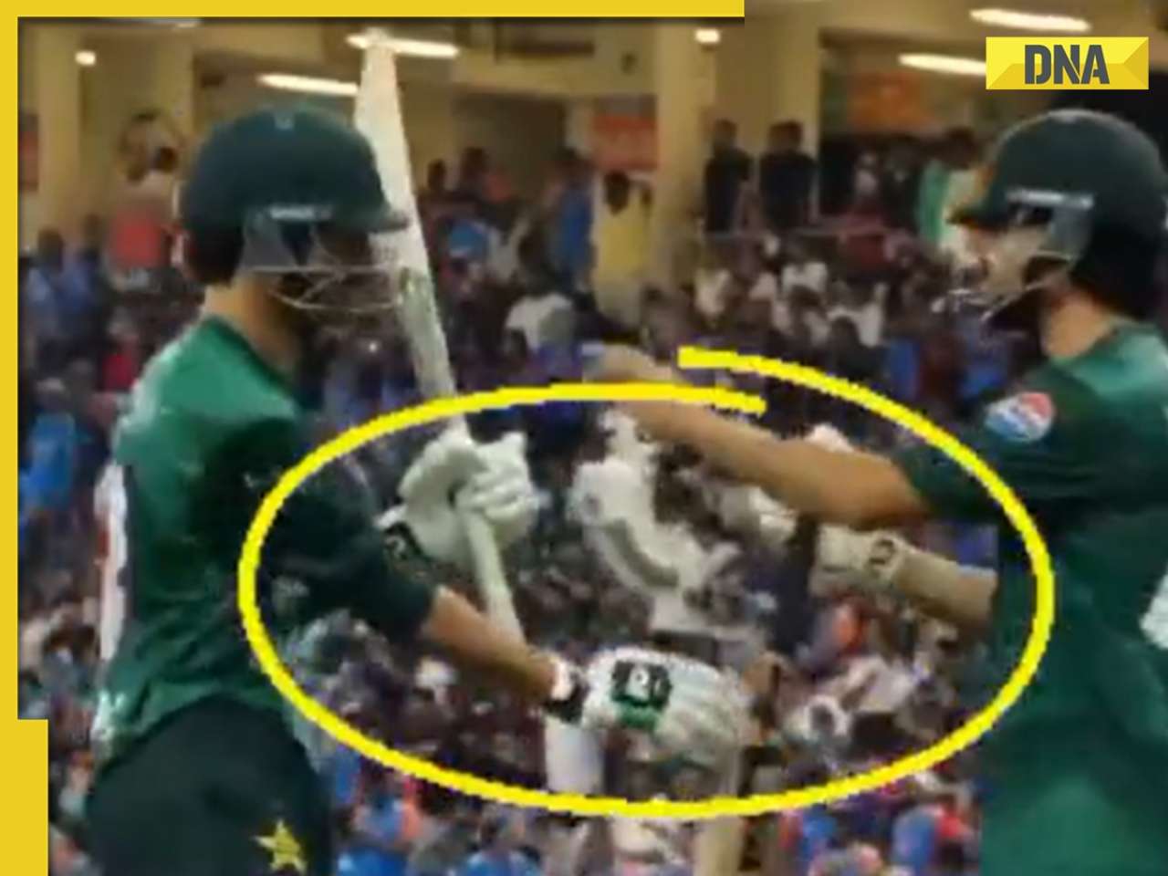 'Bhikariyo ke pass ek hi bat hai': Netizens brutally troll Pakistan after two batters use same bat during IND vs PAK match
