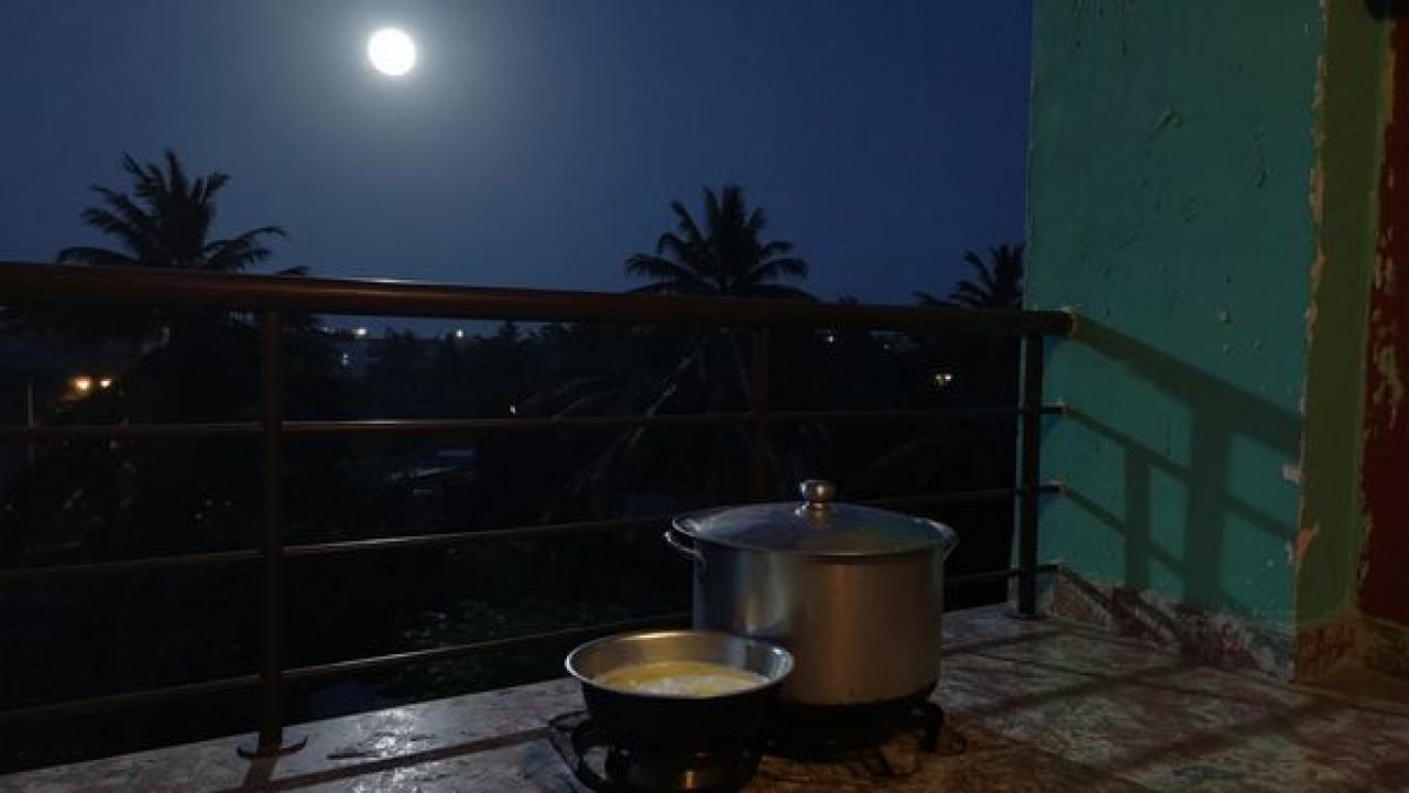 आज रात देवी लक्ष्मी पृथ्वी पर विचरण करेंगी