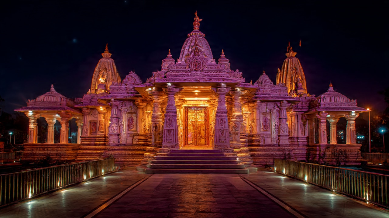 आयुर्वेद के जनक माने गए हैं भगवान धन्वंतरि