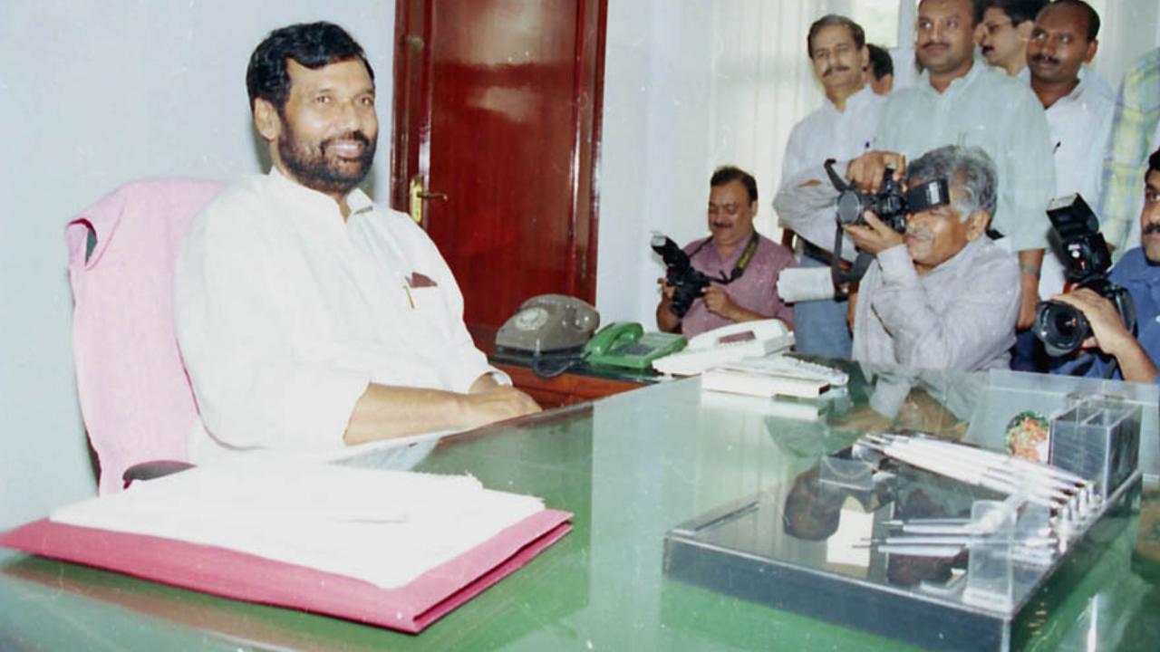 बचपन से ही पढ़ाई में होशियार थे रामविलास पासवान