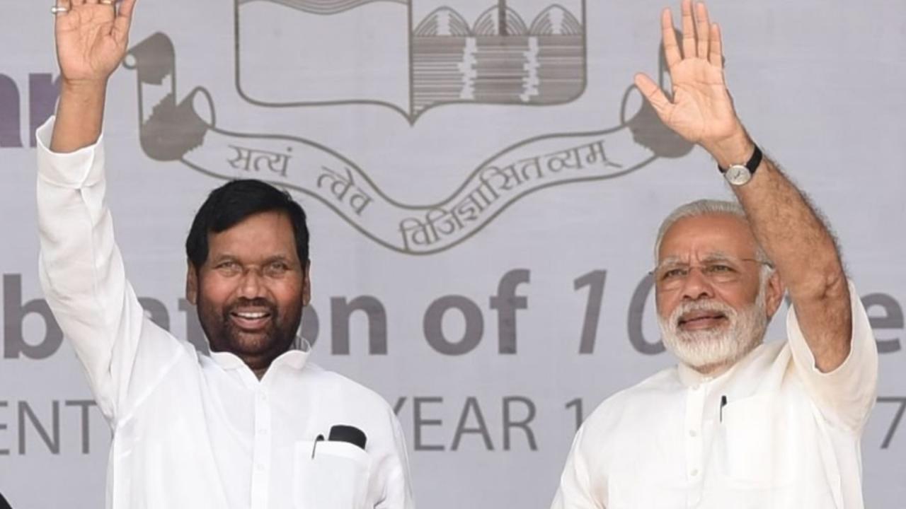 डीएसपी बनने के बाद यूं राजनीति में उतरे पासवान