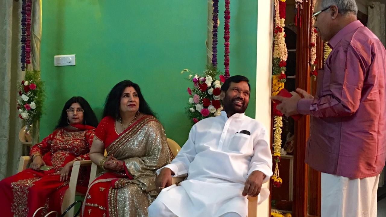 दूसरी शादी कर सुर्खियों में बने पासवान