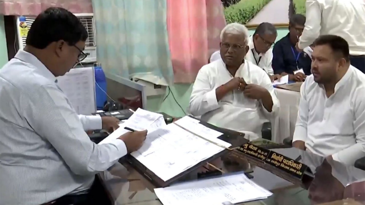 पत्नी राजश्री यादव के भी करोड़ों की संपत्ति