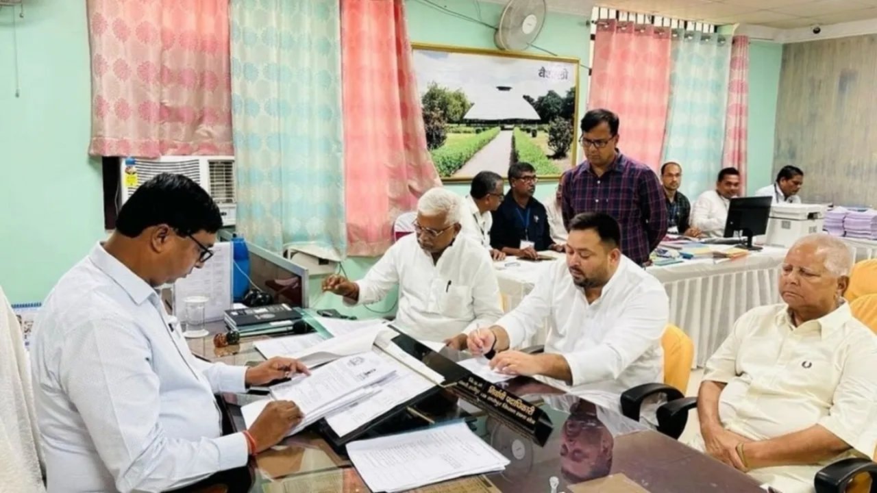 हजारों समर्थक शामिल हुए