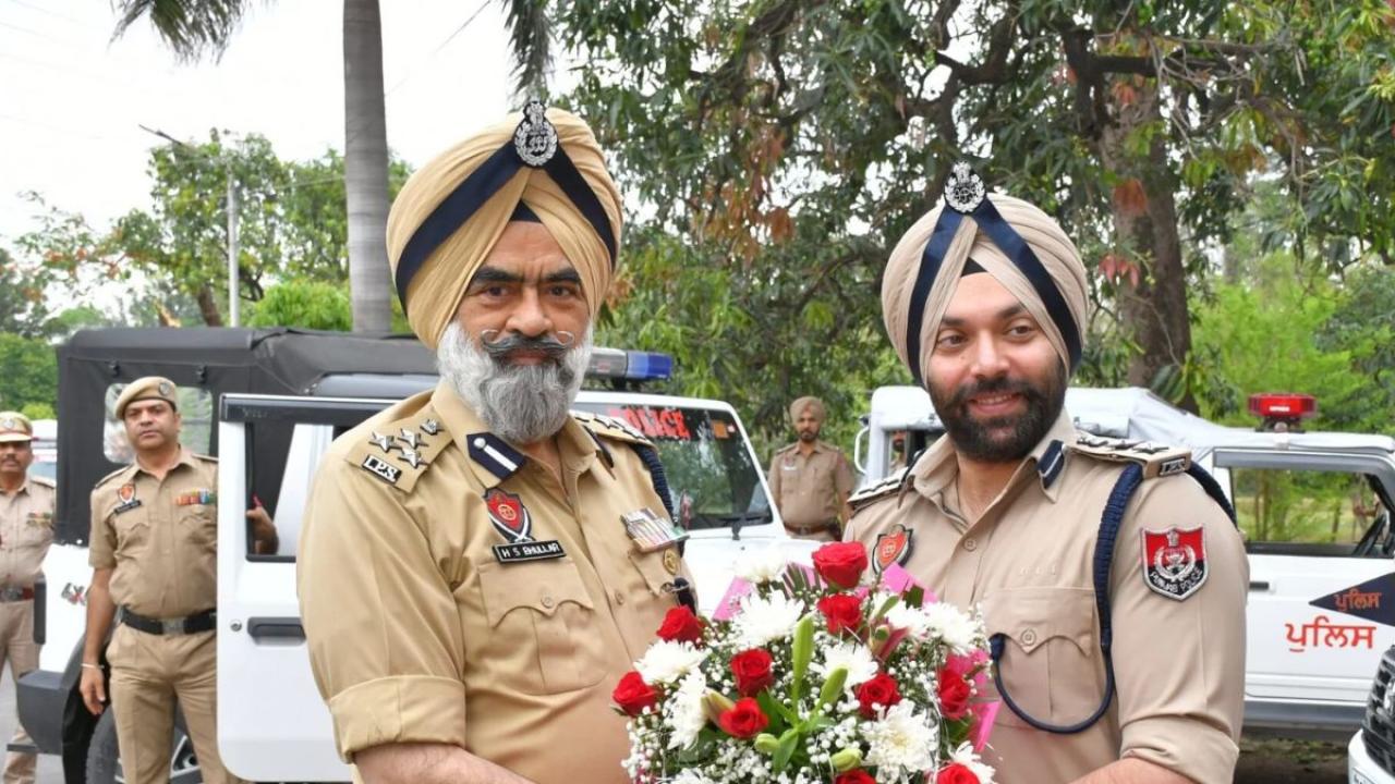 DIG को दफ्तर से किया गिरफ्तार