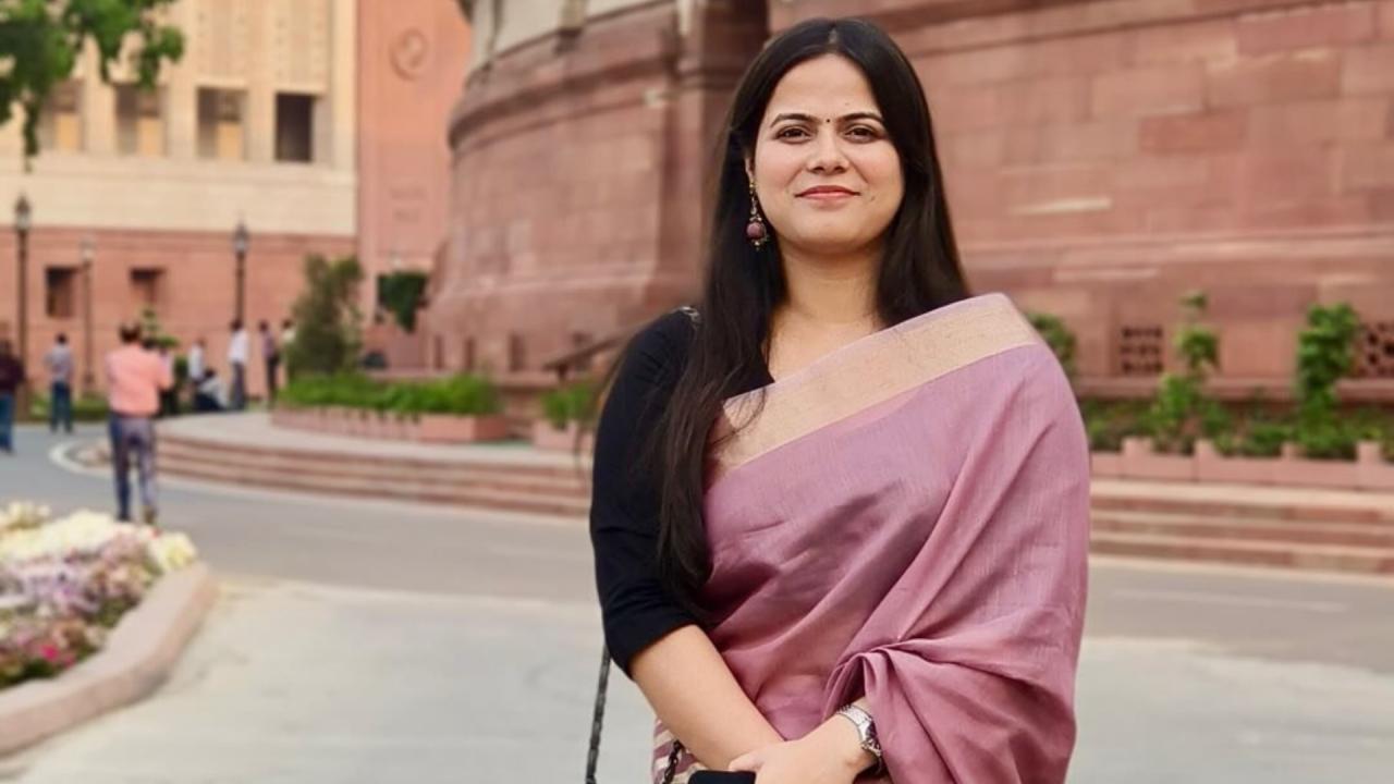 2024 की यूपीएससी टॉपर शक्ति दुबे (पॉलिटिकल साइंस एंड इंटरनेशनल रिलेशन)