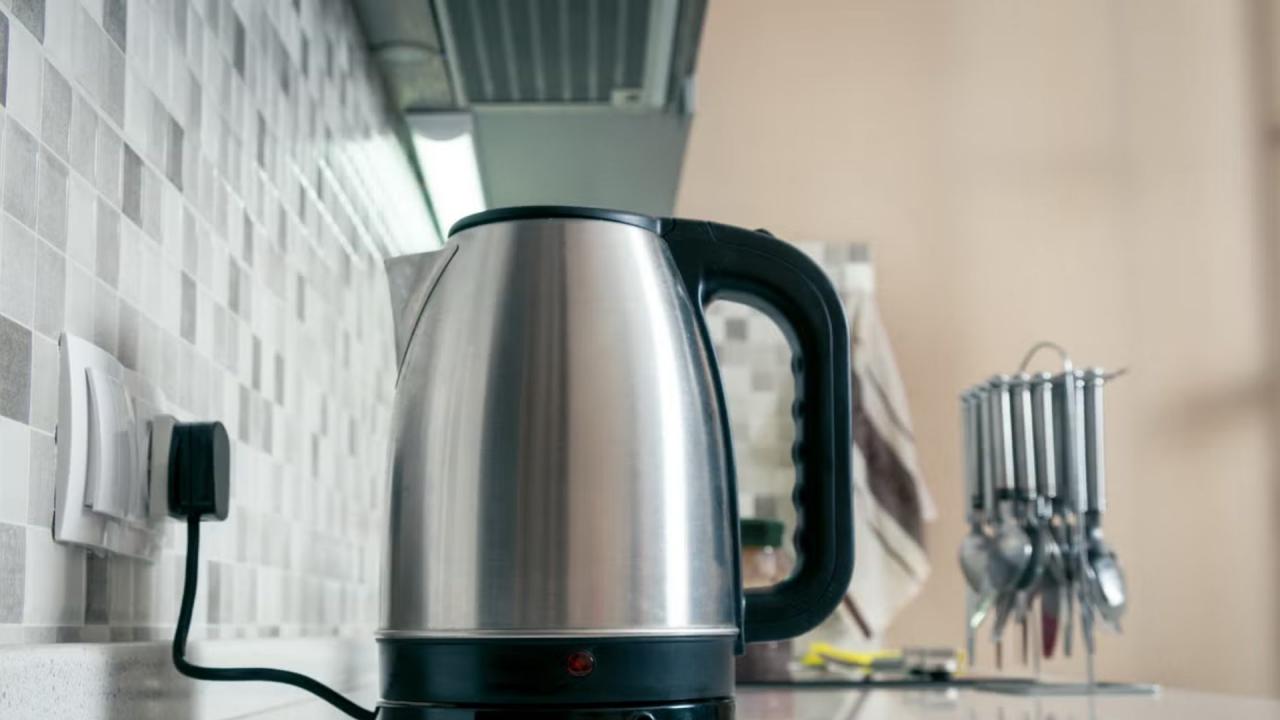 Easy Ways to Use Electric Kettle in hindi