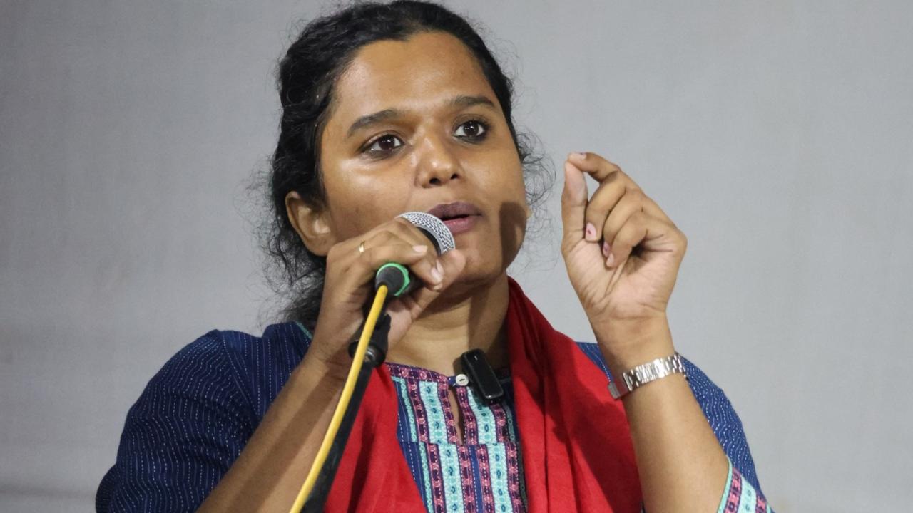 JNU से कर रहीं पीएचडी की पढ़ाई