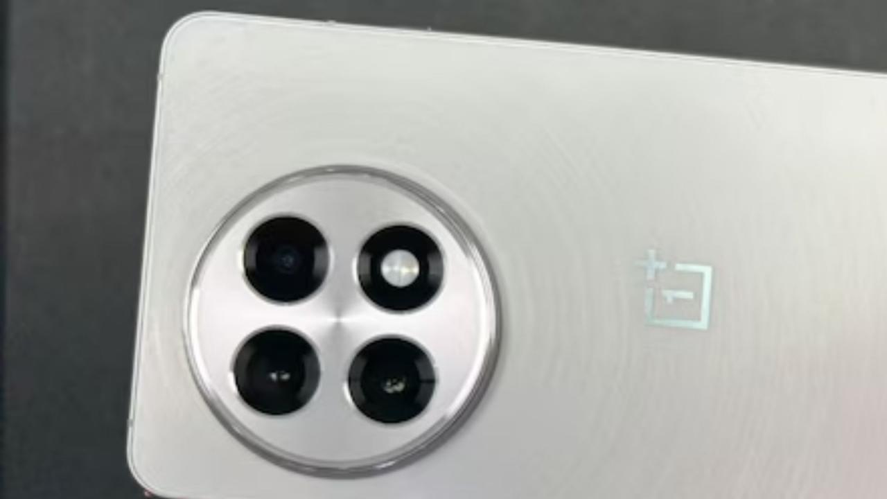 42,999 रुपये की कीमत में लिस्ट