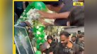  RJD leader Tejashwi Yadav's birthday celebrations turns chaotic after 36 pounds cake looted in 36 seconds, video goes viral; netizens says, 'isi liye me bihar nahi aata...', WATCH 