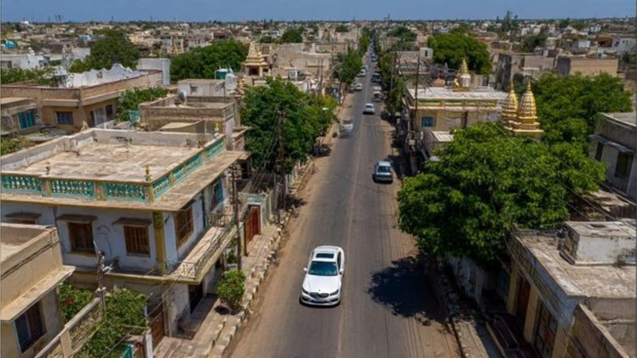 गांव के प्रति प्रेम कम नहीं हुआ है