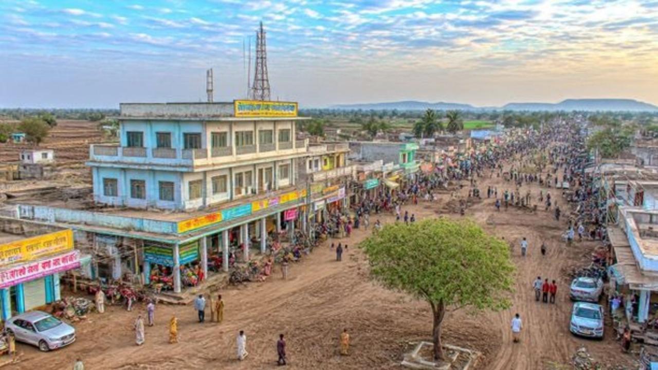 विदेश में रहने के बाद भी गांव में लाये बदलाव