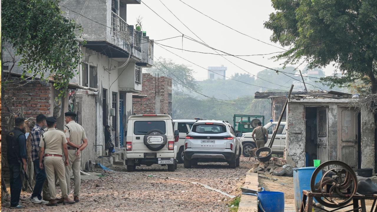 इतना भारी विस्फोटक कब पहुंचा फरीदाबाद?